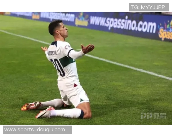 罗马诺透露坎塞洛期待巴萨联系国米已同意转会等待球员决定