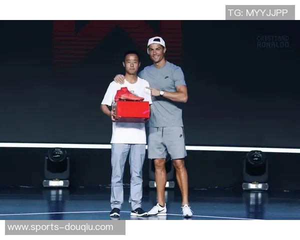 C罗特奥等明星齐聚现场助阵笼式网球比赛精彩纷呈