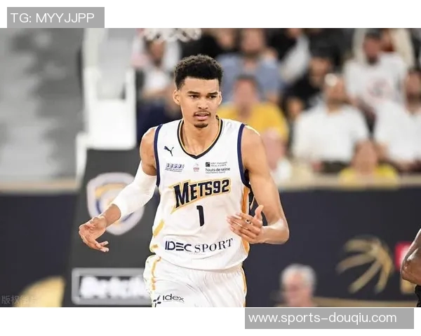 文班亚马寄语索汉:努力是他永恒的品质期待他获得更多上场机会